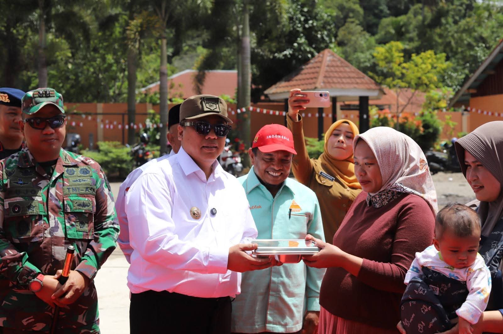 Wako Hendri Arnis saat luncurkan program MBG Perdana, Senin, (15/9/2025.)